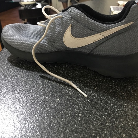 Nike Roshe One White Black Low Top Sneaker Shoes 844994-101  Nike roshies