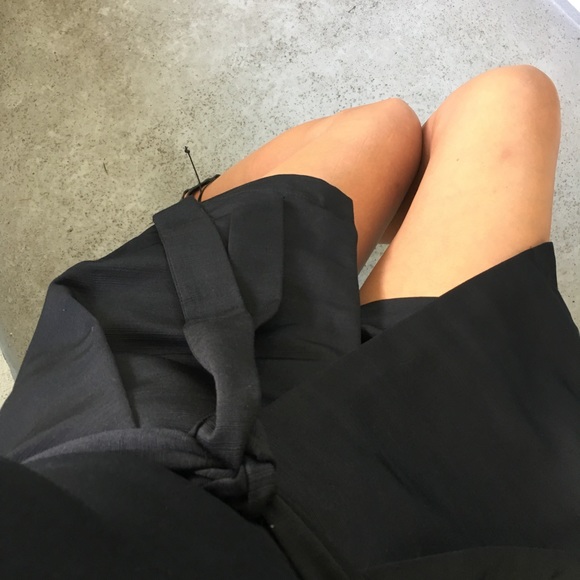 Topshop Thick Textured Modern Skort/Shorts, Size 6 - Picture 3 of 8