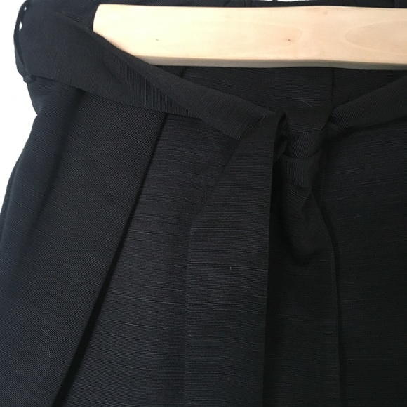 Topshop Thick Textured Modern Skort/Shorts, Size 6 - Picture 5 of 8