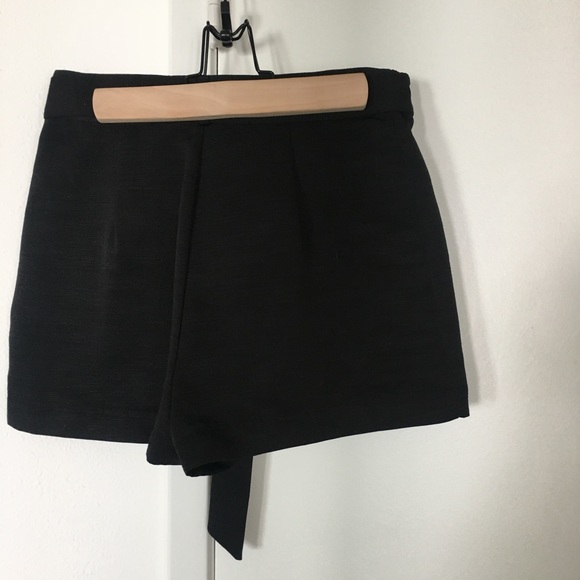 Topshop Thick Textured Modern Skort/Shorts, Size 6 - Picture 6 of 8