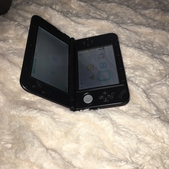 Nintendo 3DS XL - Picture 6 of 8