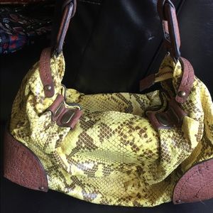 Jessica Simpson small yellow snakeskin handbag👜