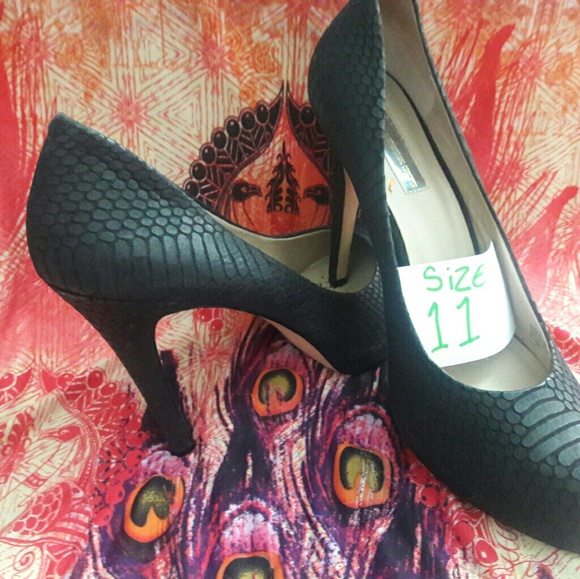 Heels - Picture 2 of 2