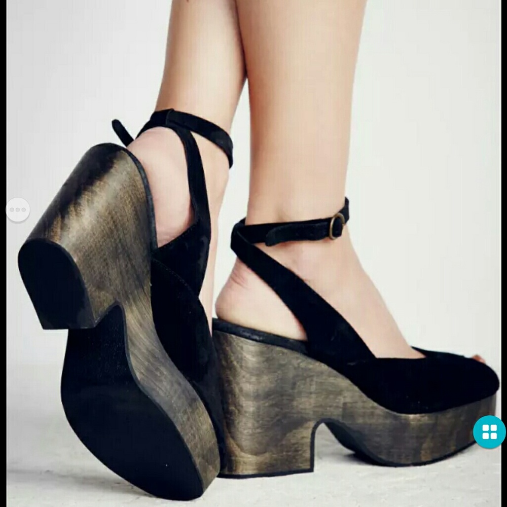 New Free People Cooly black suede clogs FLATRATE