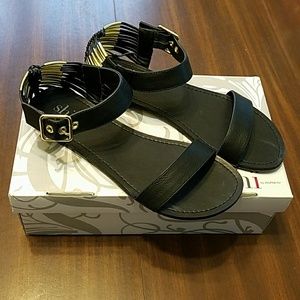 Shï by Journeys Amber Black Sandals - NIB