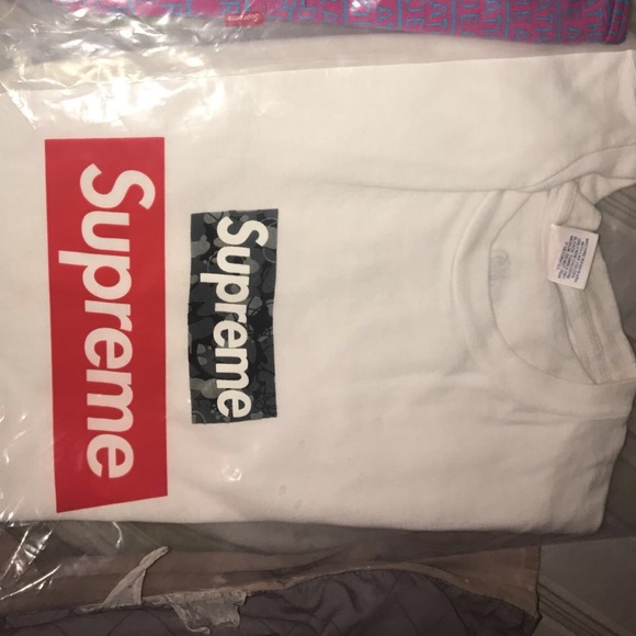 2 supreme shirts - Picture 2 of 2