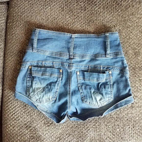 Highwaist stretchy shorts - Picture 2 of 7