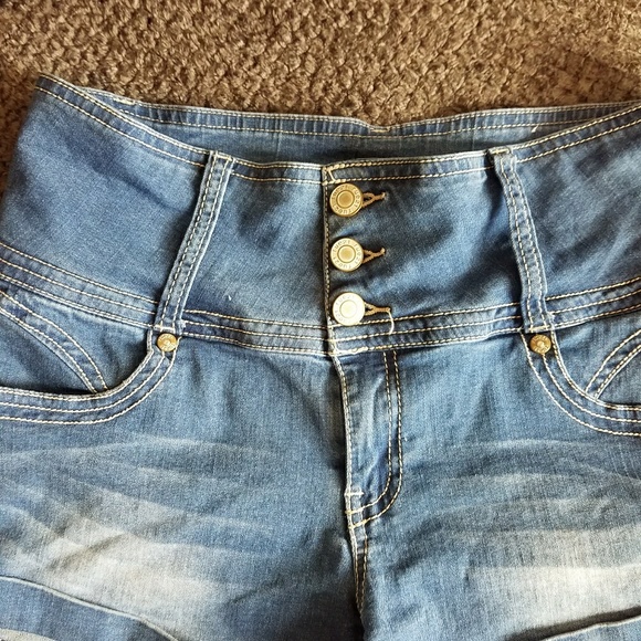 Highwaist stretchy shorts - Picture 4 of 7