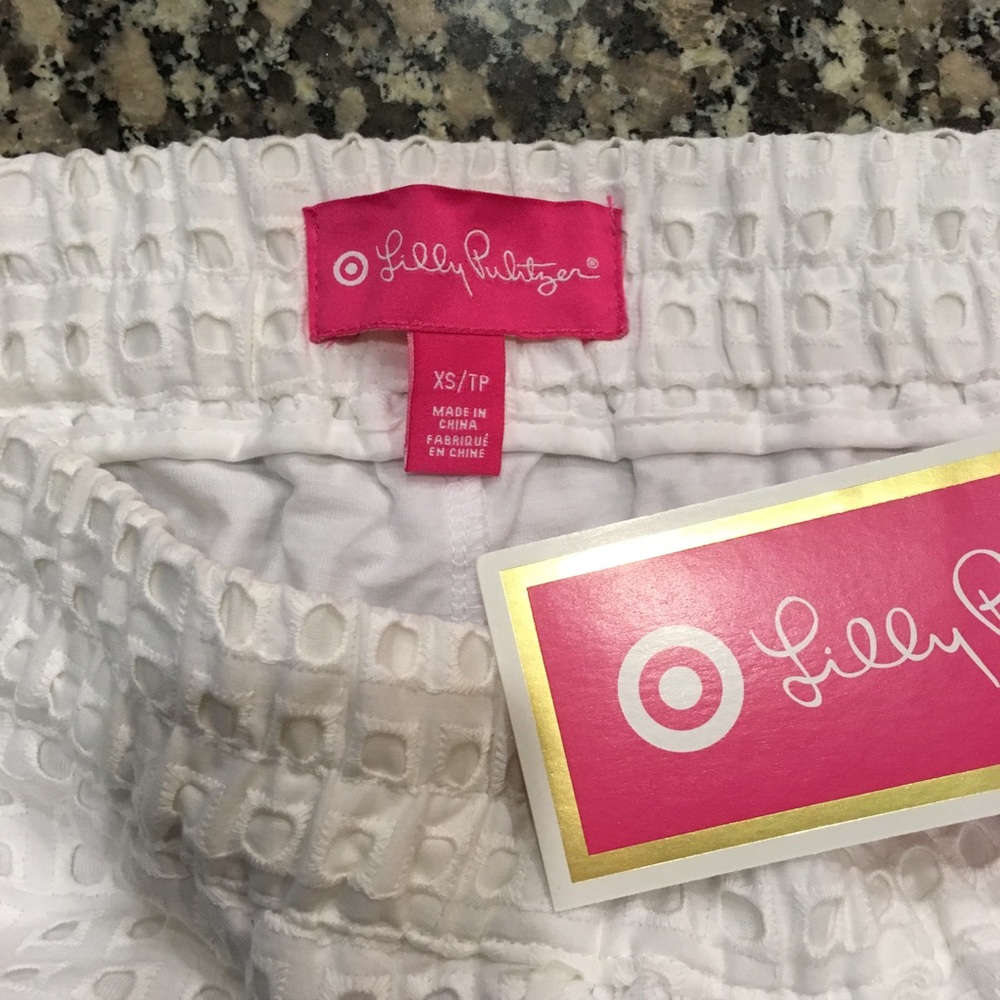 NWT White eyelet Lilly for Target shorts - Picture 2 of 3
