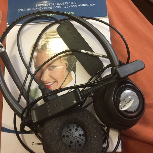 Headsets - Picture 2 of 3