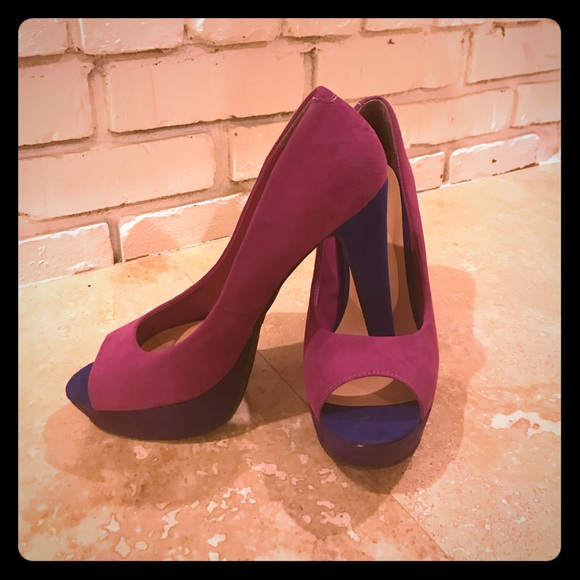 Candie's Stilettos - Picture 1 of 6