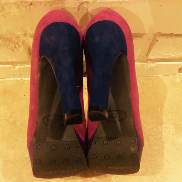 Candie's Stilettos - Picture 4 of 6