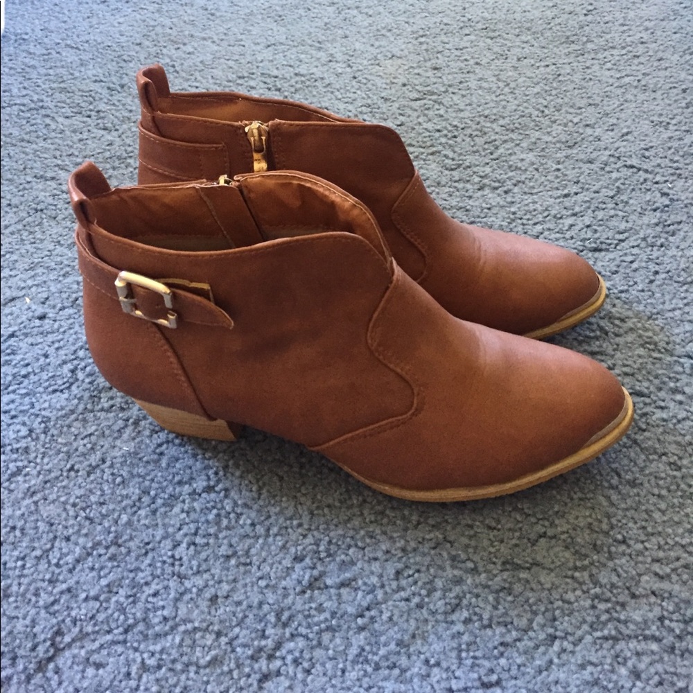 Short brown boots