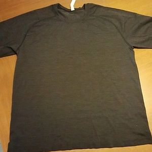 Men's vent tech short sleeve lulemon. Black