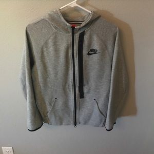Boys NIKE tech fleece