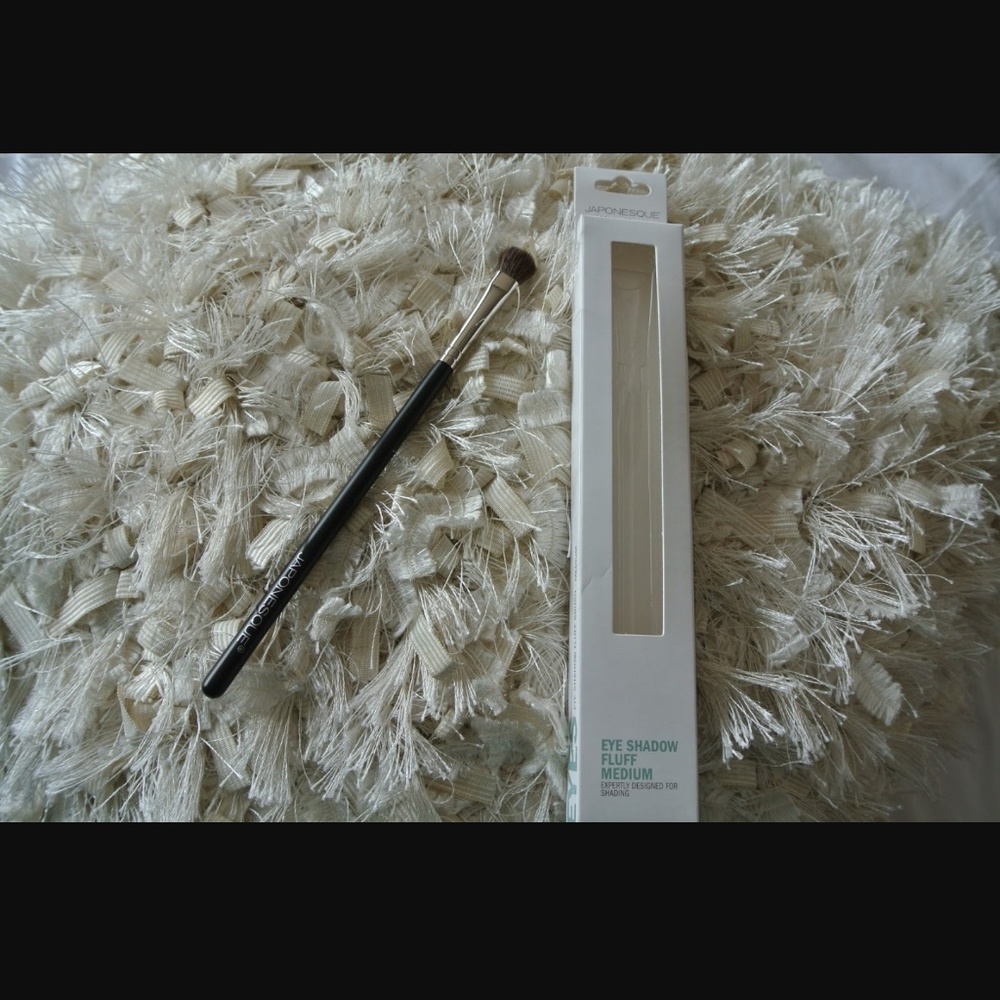 Japonesque Pro Eye Shadow Fluff in Medium