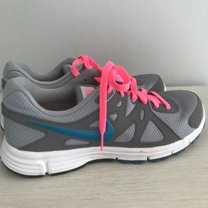 🆕 Nike pink and blue tennis shoes