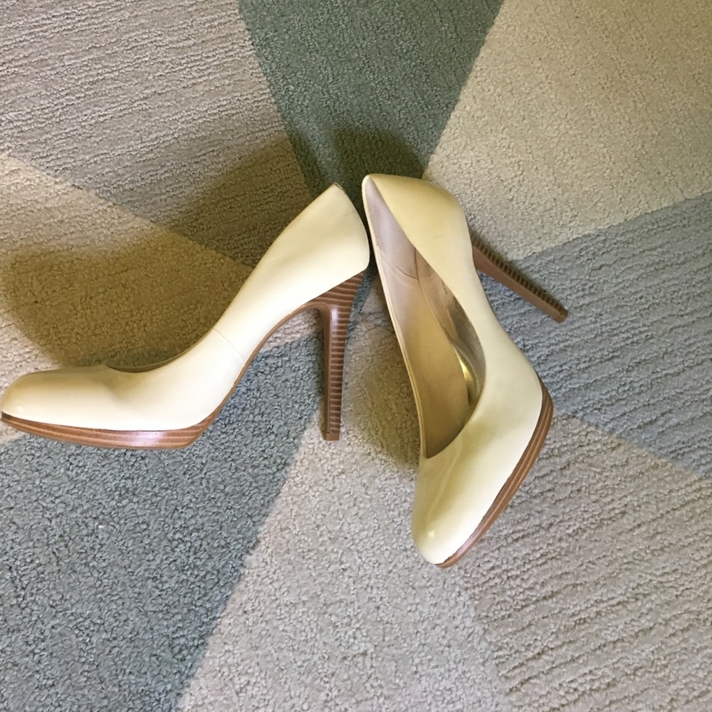 INC Pumps- Off-white