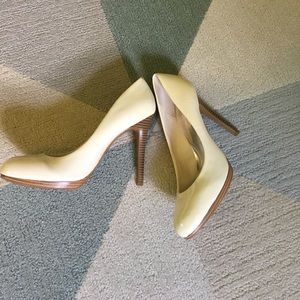 INC Pumps- Off-white