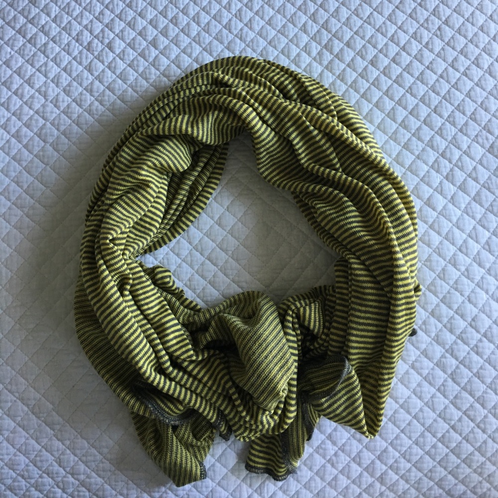 Gap lime green and gray striped scarf