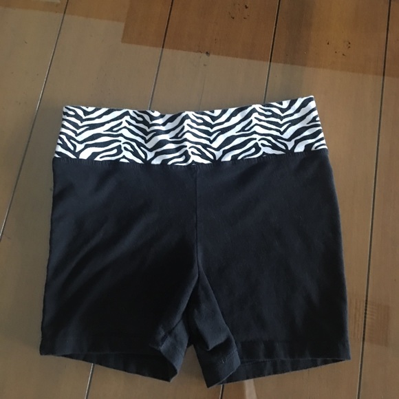 Daskin workout shorts - Picture 2 of 4