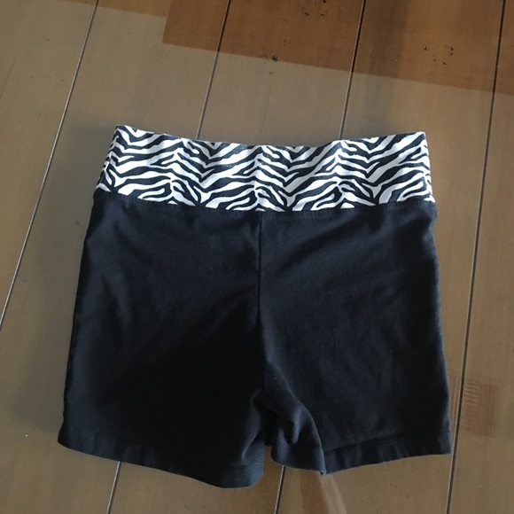 Daskin workout shorts - Picture 3 of 4