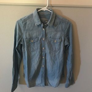 Like new Gap denim shirt
