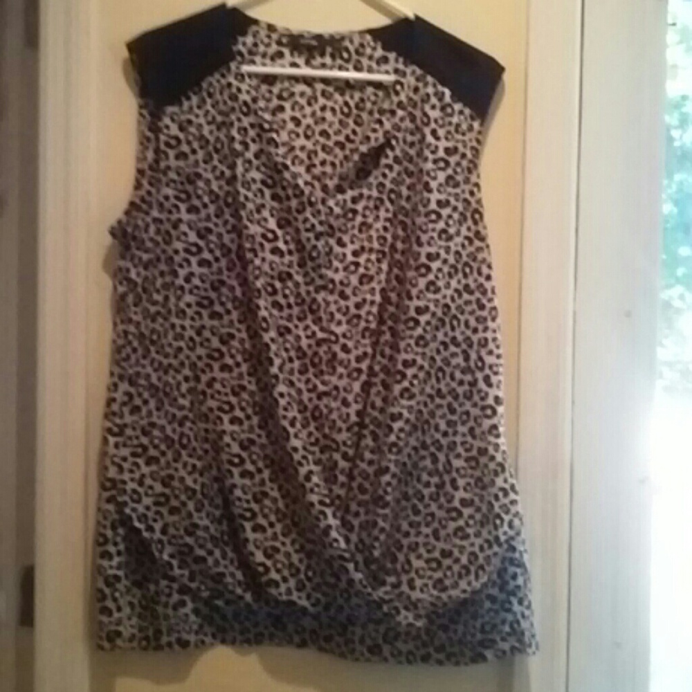 Apt 9 sleeveless animal print top