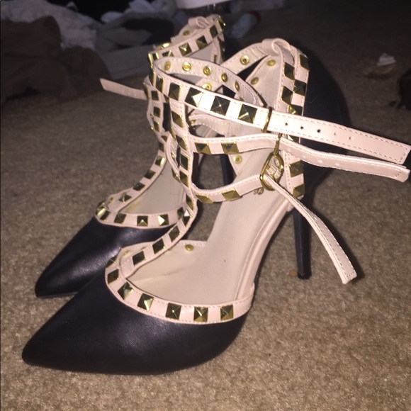 Charolette Russe Valentino look alike heels - Picture 2 of 3