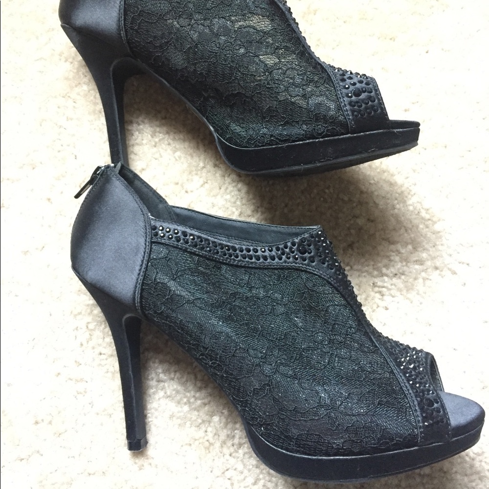 Michaelangelo Black Lace Heel Black 9.5