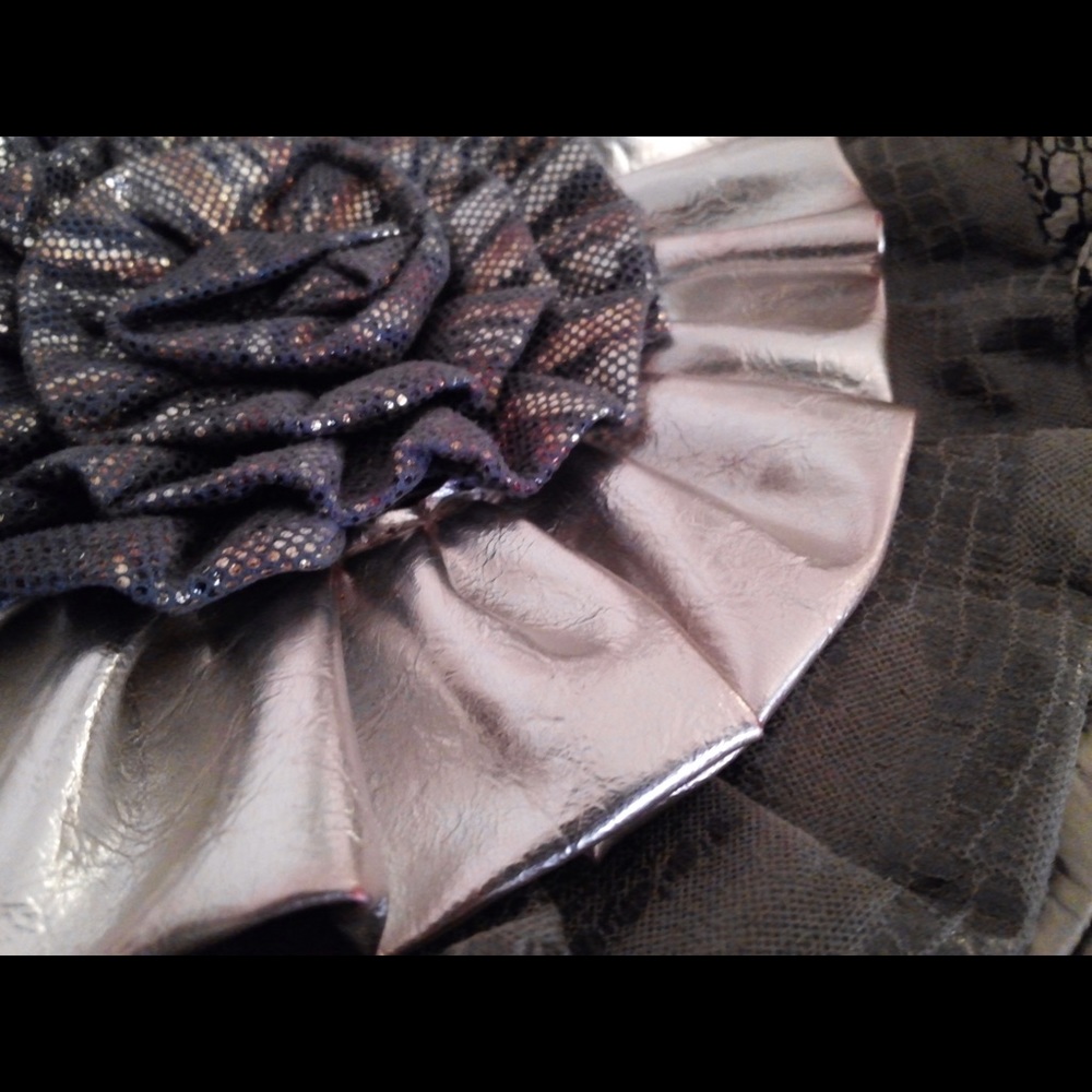 Chateau Gray Metallic Flower Handbag - Picture 8 of 8
