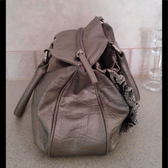 Chateau Gray Metallic Flower Handbag - Picture 2 of 8