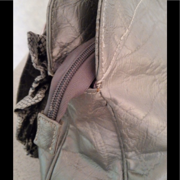 Chateau Gray Metallic Flower Handbag - Picture 7 of 8