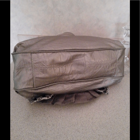 Chateau Gray Metallic Flower Handbag - Picture 4 of 8