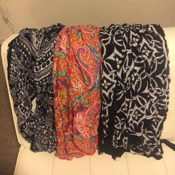 Vera Bradley scarfs - Picture 3 of 4