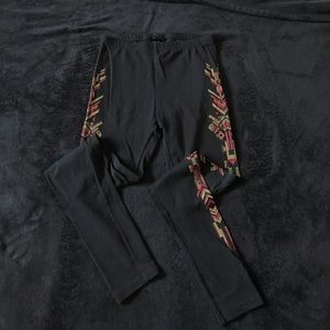 Black patterned leggings!