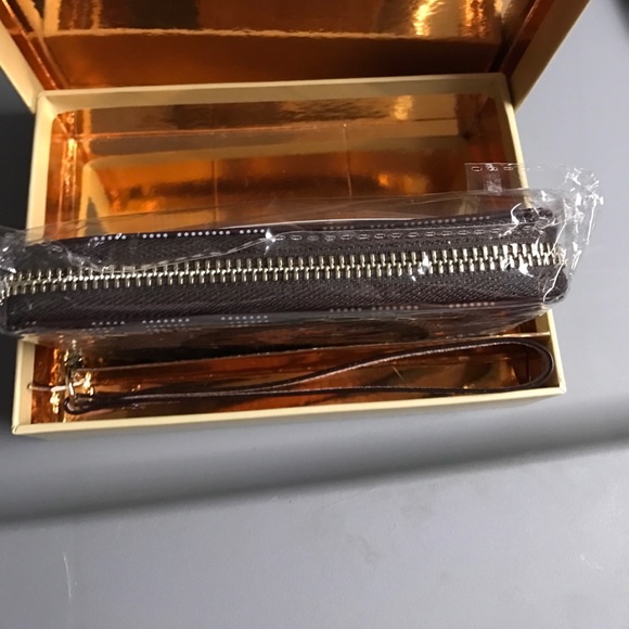 Micheal Kors Bronze/Brown Wristlet - Picture 3 of 5