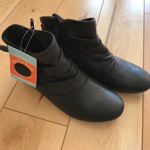 Baretraps Sakari Low Wedge Short Slouch Booties