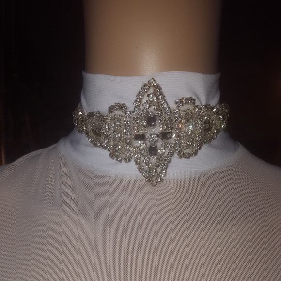 DAZZLING WHITE DRESS - Picture 2 of 4