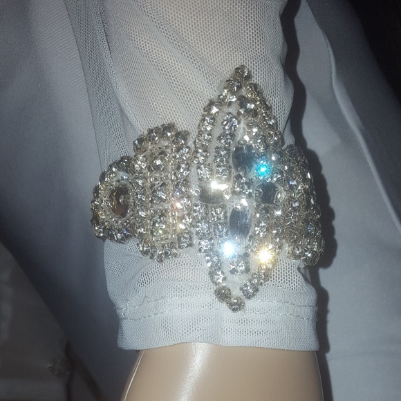 DAZZLING WHITE DRESS - Picture 3 of 4