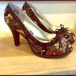 Black pattern peep toe heels