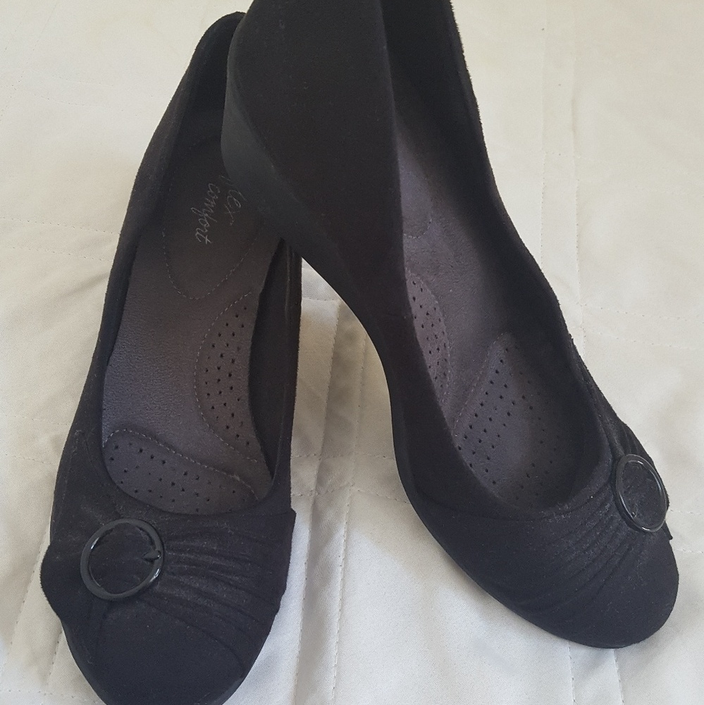 Dexflex Comfort black wedges size 8 1/2, worn once