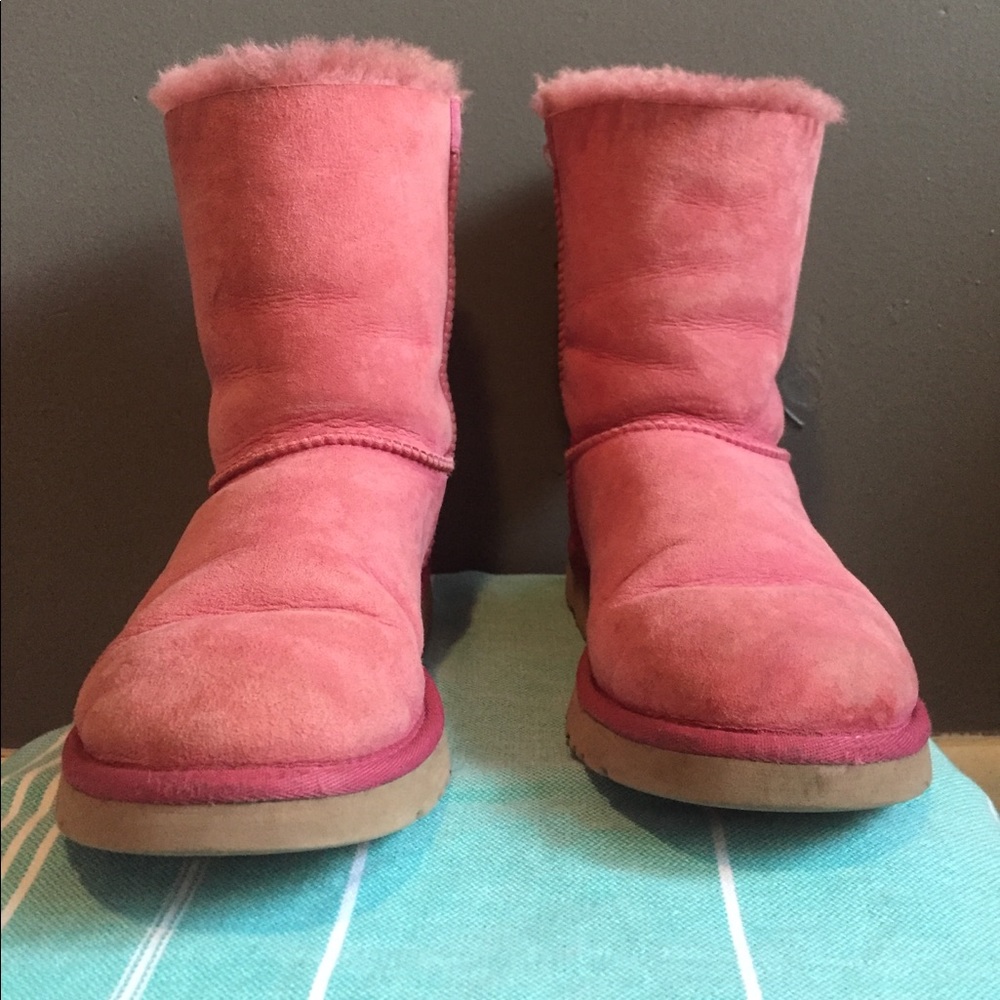 Pink Bailey bow uggs