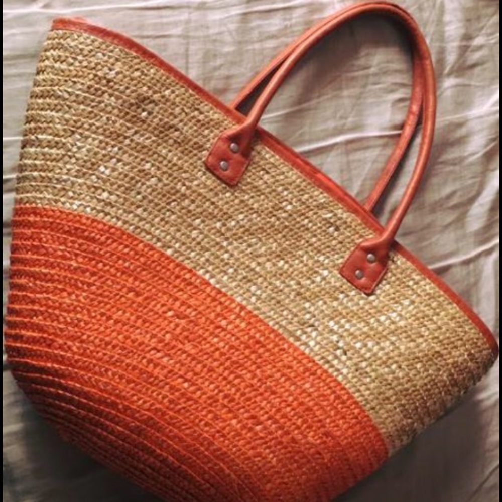 Straw woven tote bag