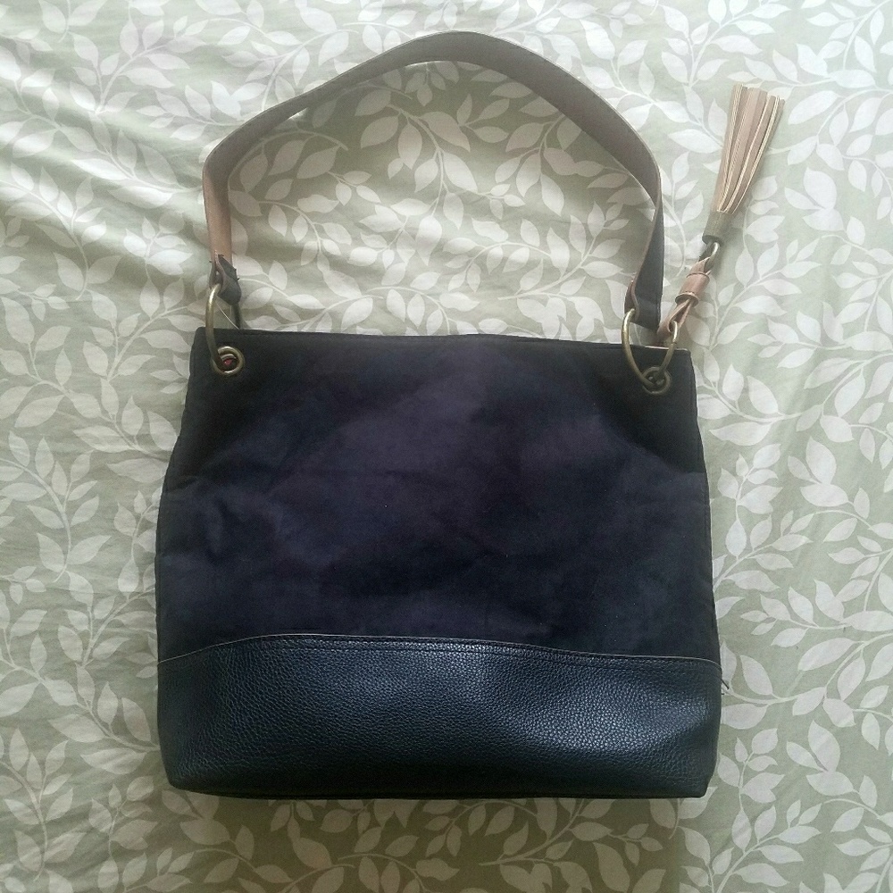 Suede and faux leather handbag with tassle