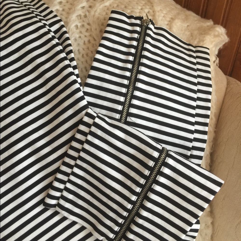 Stripped pants or leggings.