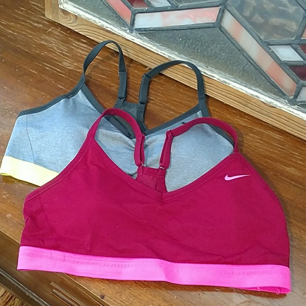 Sports bras (2) Nike like new L mesh back SO cute
