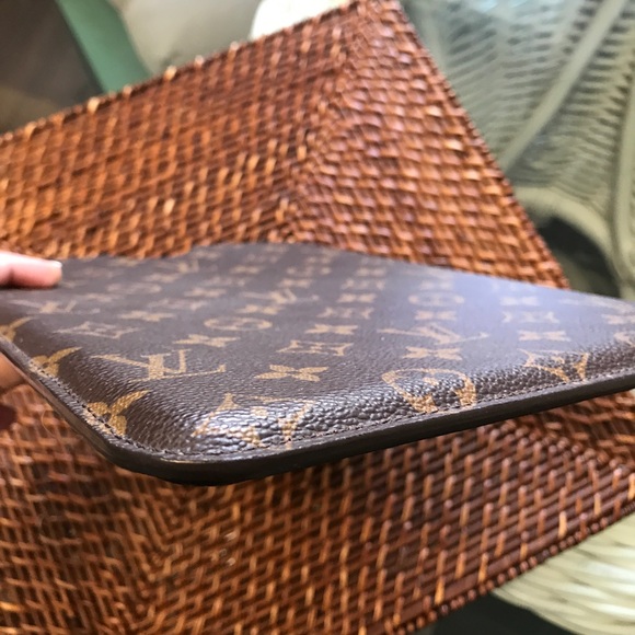 Louis Vuitton iPad case - Picture 5 of 7
