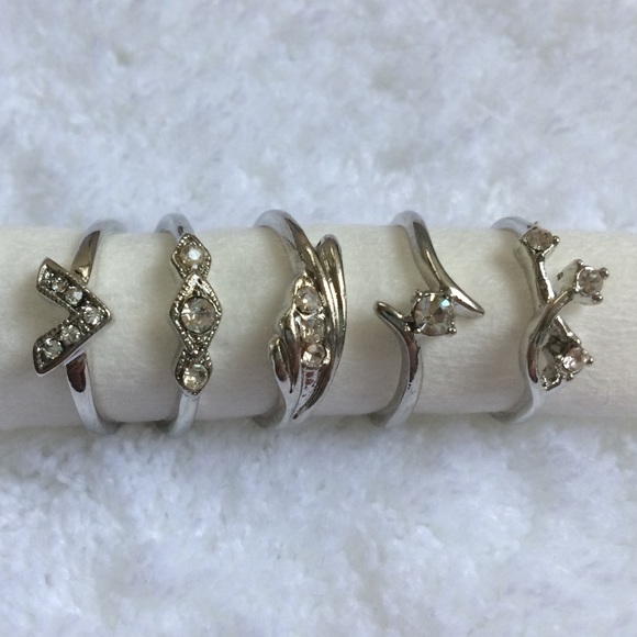 Jewelry - 🔥SALE🔥 Set of 5 Rings Bundle