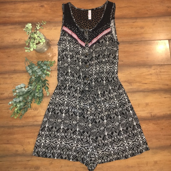 Xhilaration Black and White Print Lace Romper - Picture 1 of 6